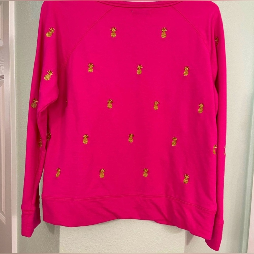 Caribbean Joe sweatshirt. Cute embroidered Pineapples. Med.